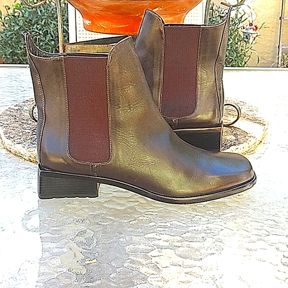 !!!!SOLD!!!!! Cole Haan Chocolate Brown Ankle Boots - Picture 2 of 10